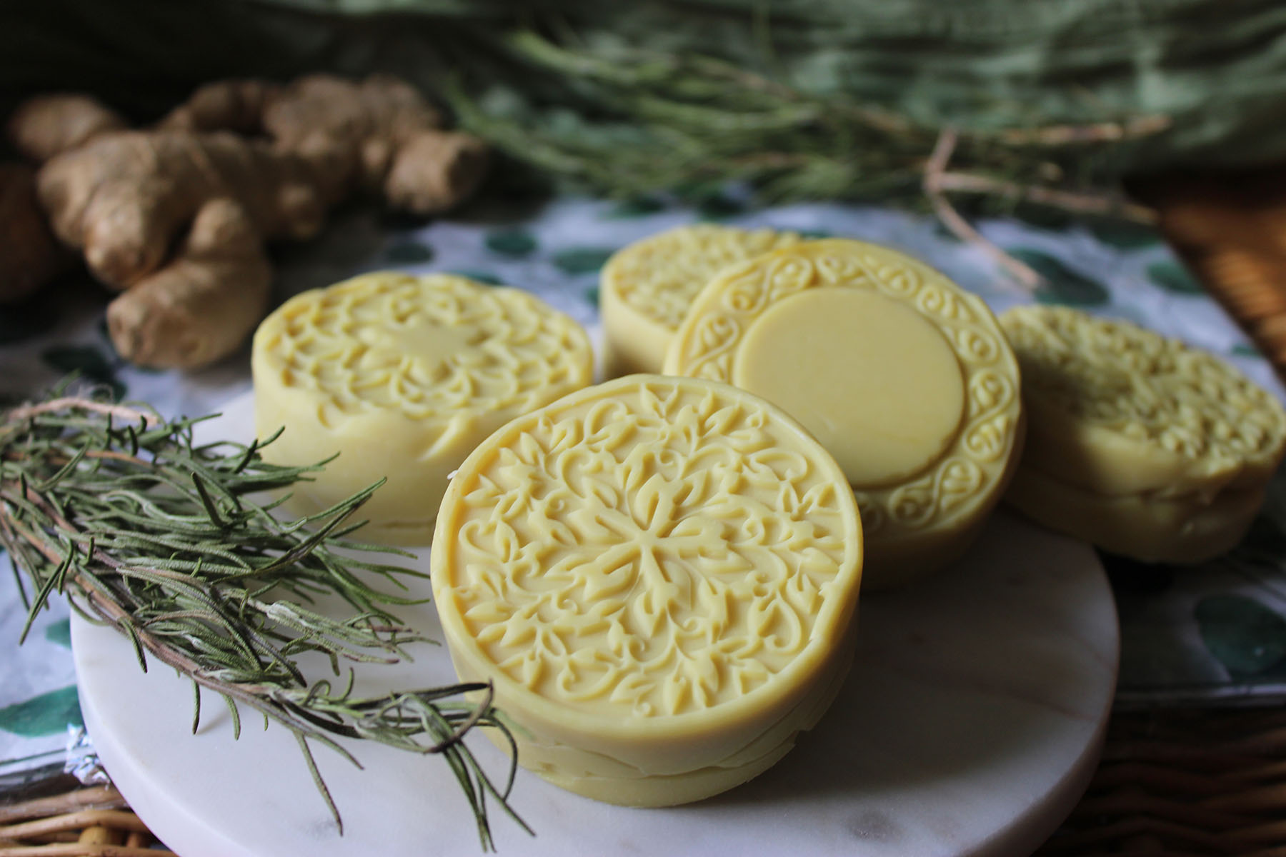 Naturlig hår- og hodebunnspleie: Derfor velge sjampo med rosmarin